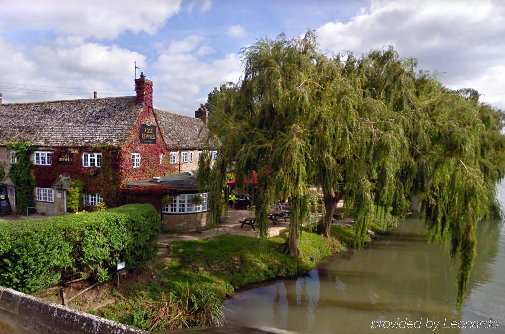 Hotel Rose Revived By Chef & Brewer Collection Witney Exterior foto